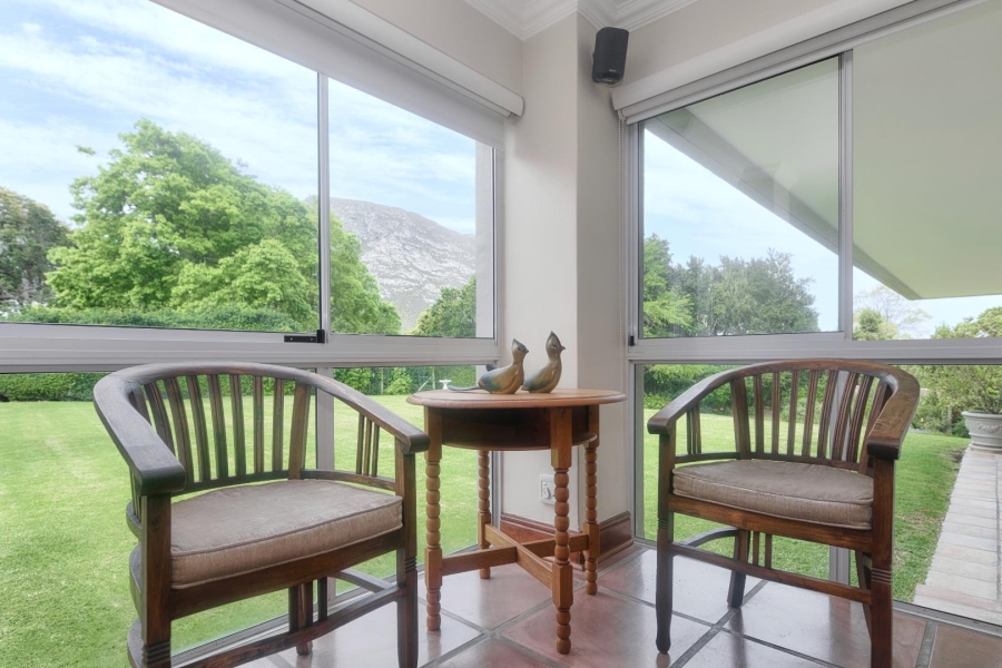 5 Bedroom Property for Sale in Fernkloof Estate Western Cape